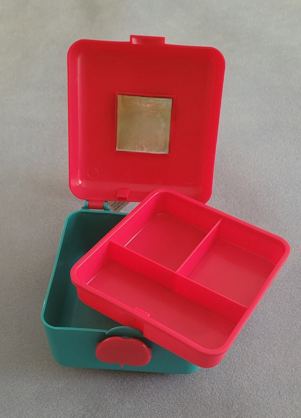 Makeup/Jewelry Box w/Removable Tray & Mirror--Heart-shaped Clasp-Vintage 1990s